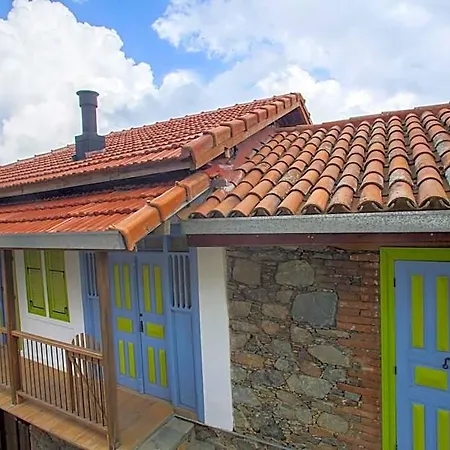 B&B Lyhnos